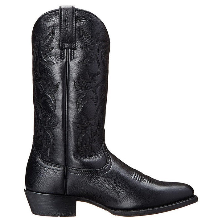 Schwarzer Cowboystiefel im Profil mit spitzer Zehenform und Blockabsatz