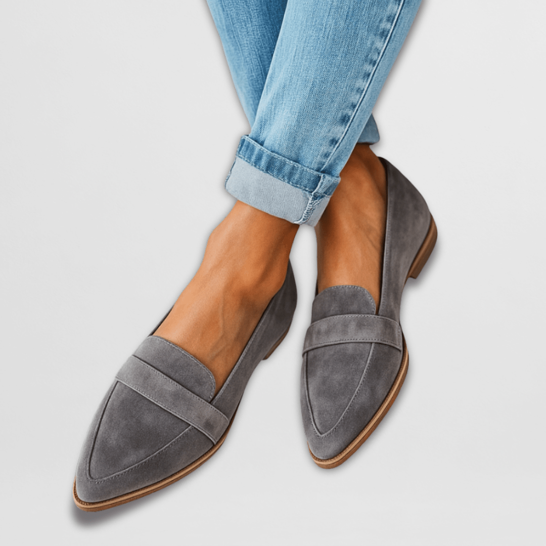 Graue Veloursleder-Loafer mit spitzem Schnitt und schmaler Penny-Blende