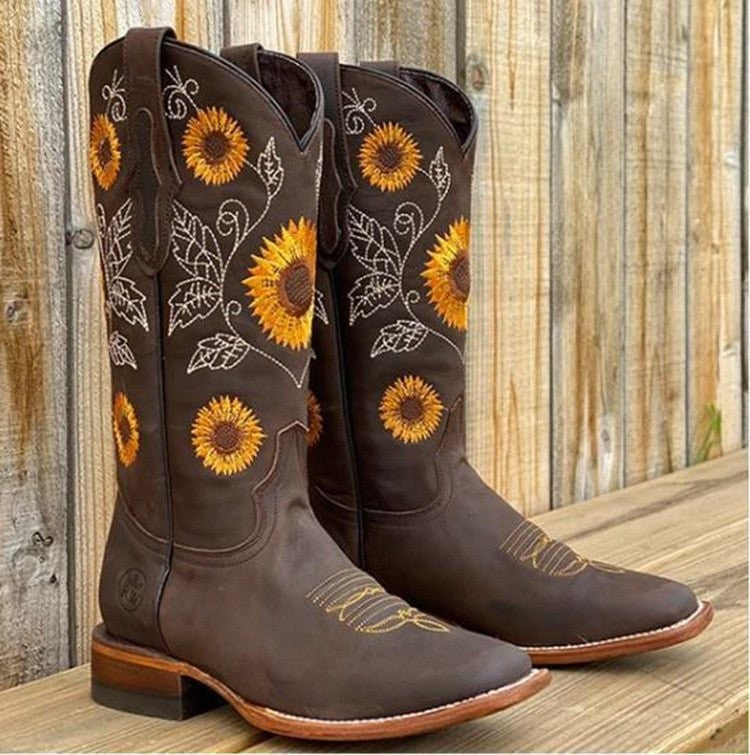 Braune Westernstiefel mit bunter Sonnenblumen-Stickerei und Blockabsatz