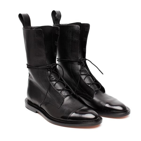 Paar schwarze Lederstiefel mit Schnürung, Blockabsatz und Zughenkeln am Schaft