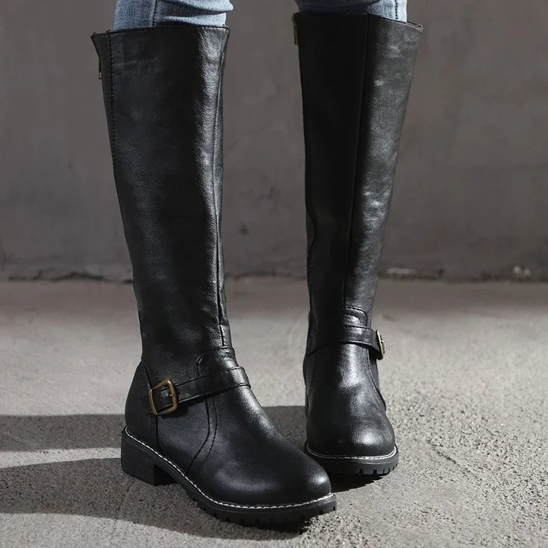 Schwarze Kniehohe Lederstiefel mit Schnallenverzierung und robustem Blockabsatz
