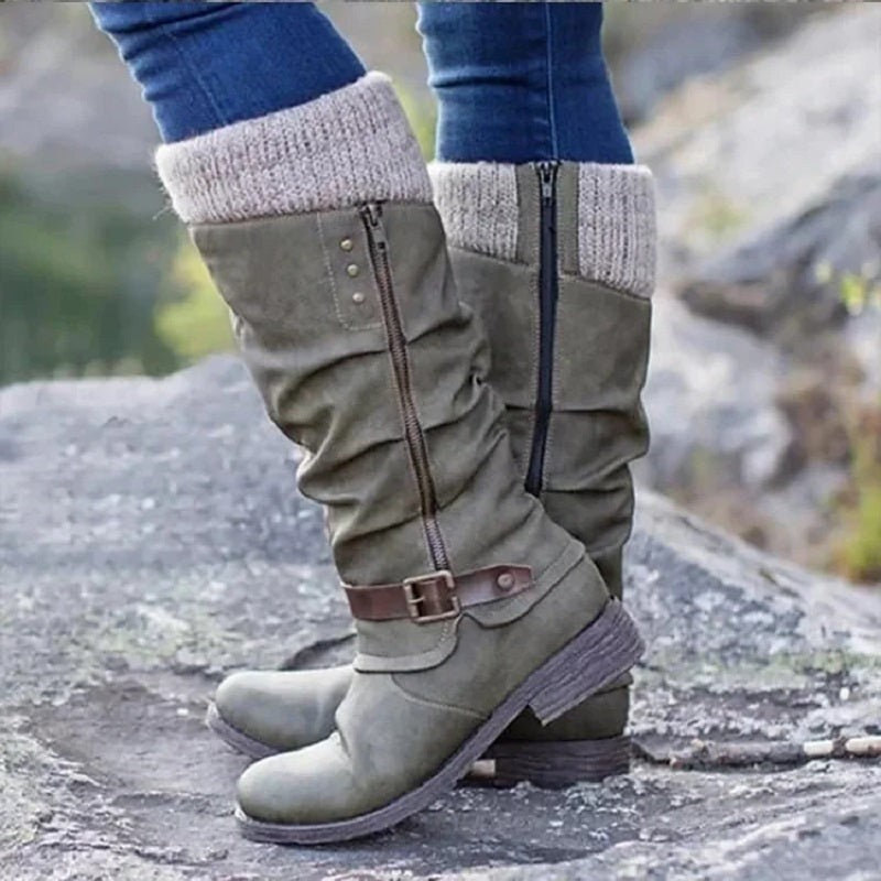 Olivgrüne Kniehohe Stiefel mit Strickmanschette in Rückansicht getragen