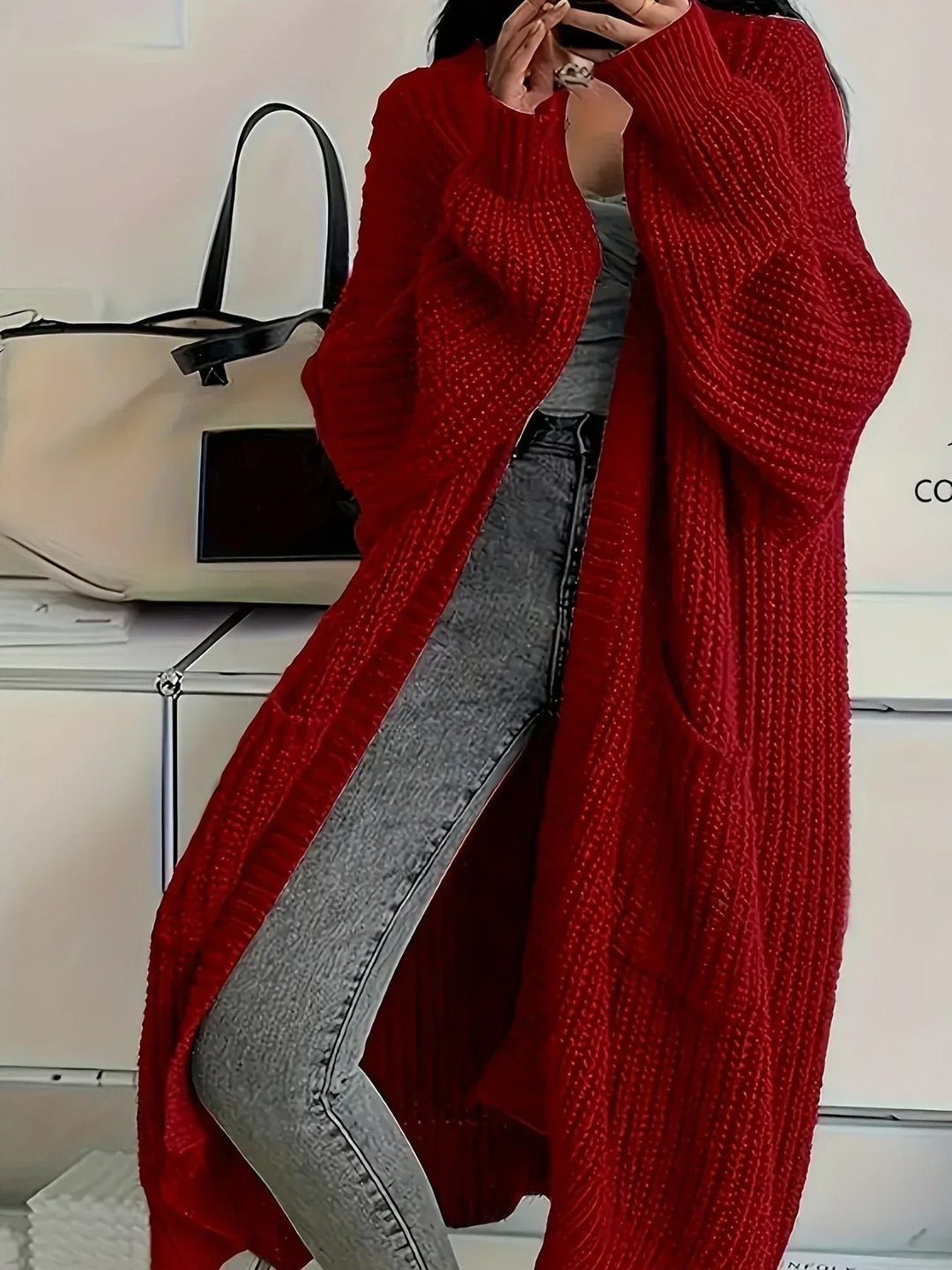 Rote lange Strickjacke oversize mit Taschen im Grobstrick-Look