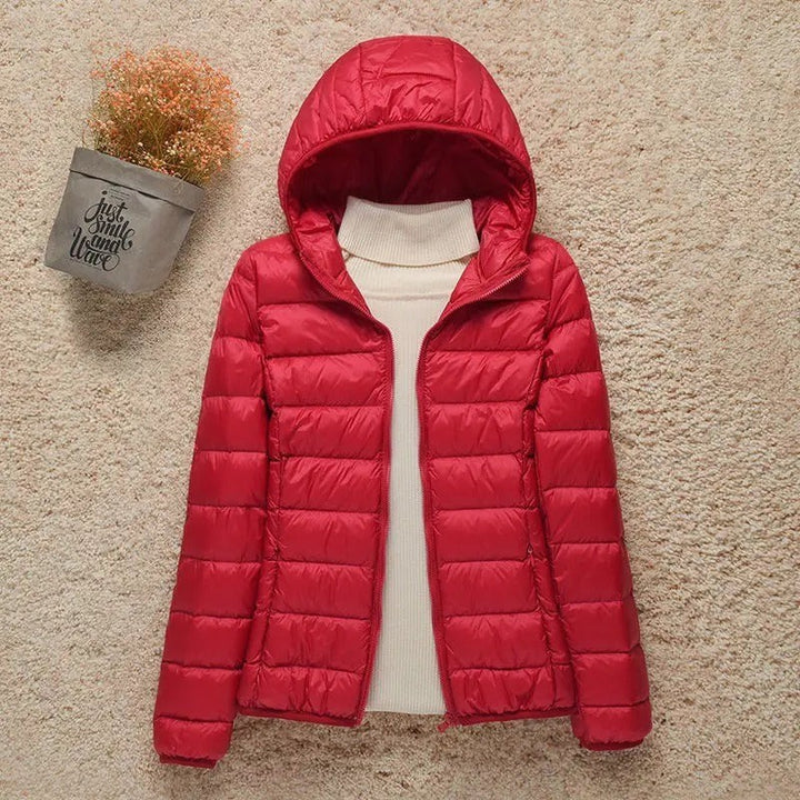 Rote Damen-Steppjacke mit Kapuze, leichte wattierte Jacke mit Reißverschlusstaschen