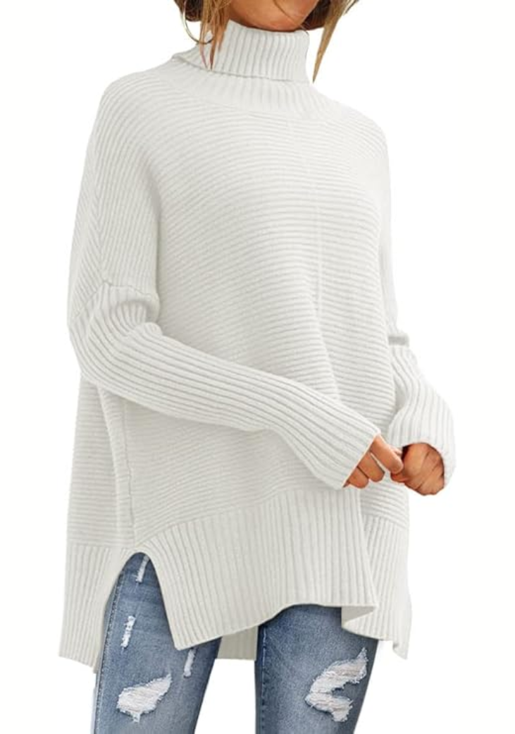 Weißer Rollkragenpullover mit Rippstrickmuster und lockerem Fall