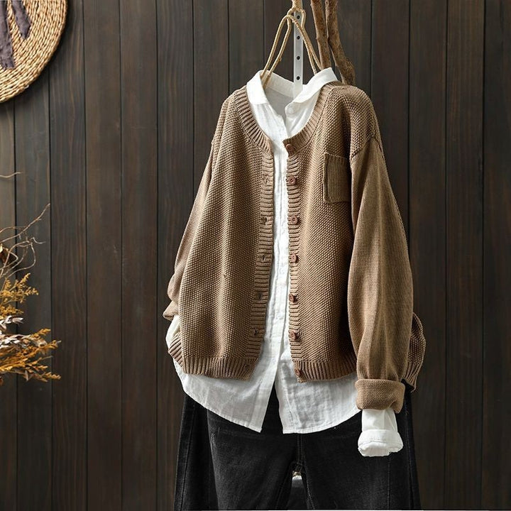 Camelfarbene Strickjacke oversize mit Rundhalsausschnitt und Knopfleiste, legerer Grobstrick
