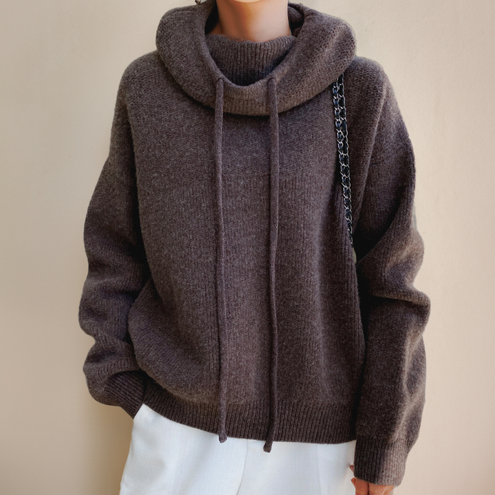 Taupefarbener Oversize Pullover mit Schalkragen und Kordelzugdetail