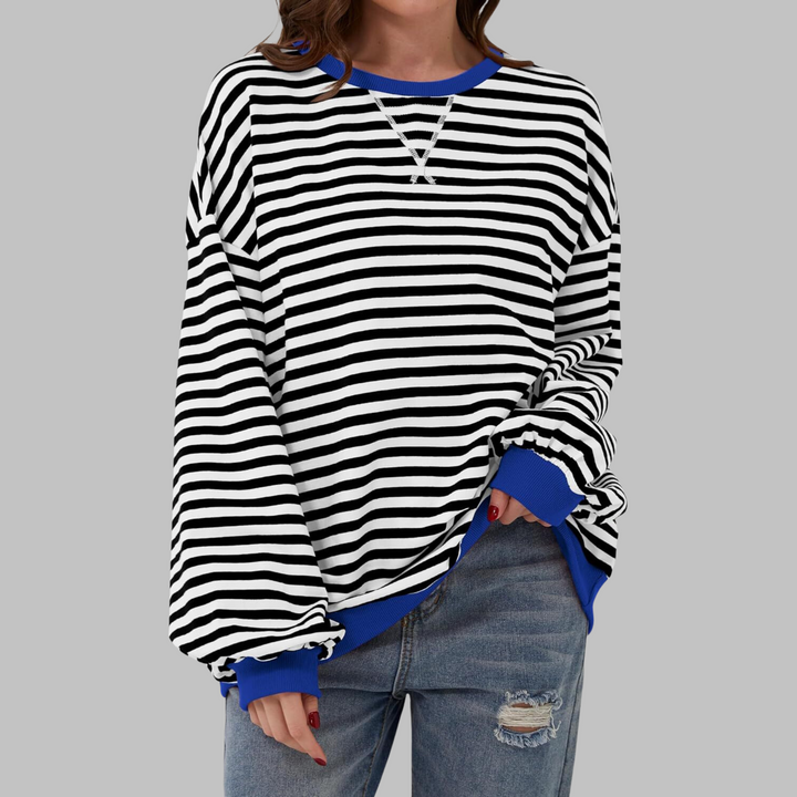 Oversize-Sweatshirt schwarz-weiß gestreift mit blauen Kontrastbündchen und Seitenschlitz