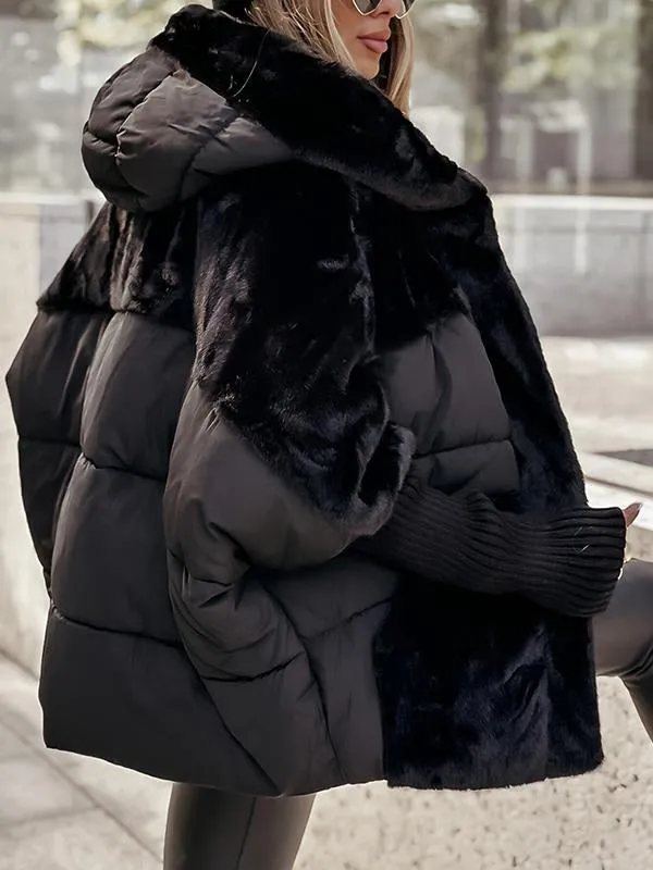 Beige Oversize Winterjacke mit Kunstfell-Kapuze und Rippstrick-Ärmeln, Nahaufnahme