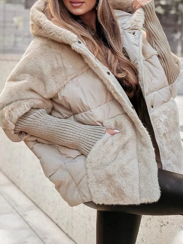 Beige Winterjacke mit Kunstfellkragen und Colorblock-Muster im Detail