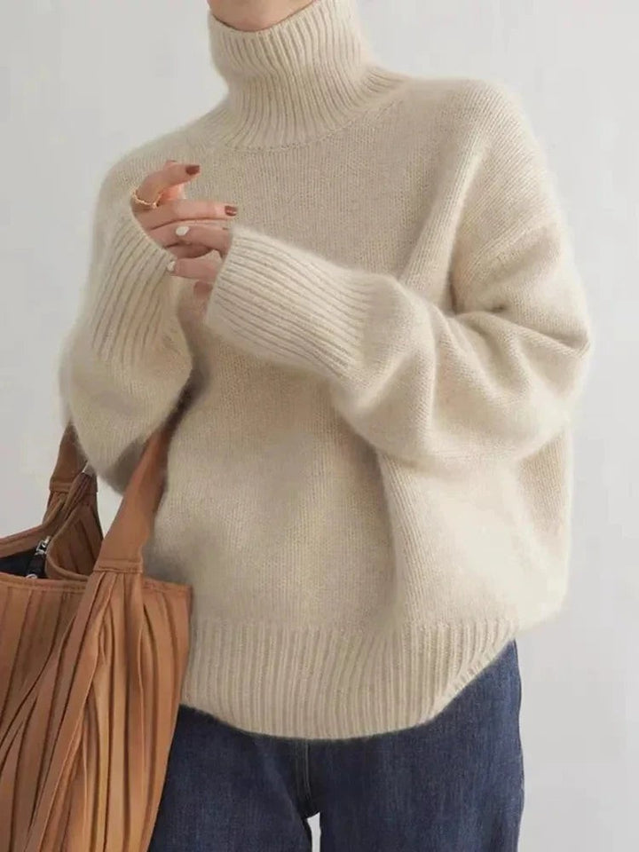 Cremefarbener Rollkragenpullover Oversized mit gerippten Ärmelbündchen und Umhängetasche