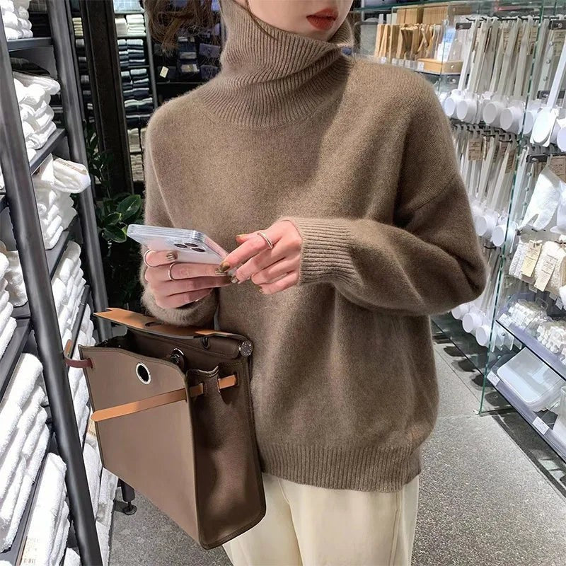 Brauner Rollkragenpullover Oversized aus Strick mit weiter Passform und Tragetasche