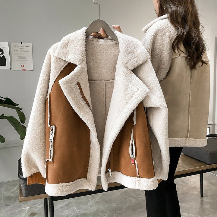 Cognacfarbene Oversized-Winterjacke mit Teddyfell-Kragen und Reißverschlusstaschen