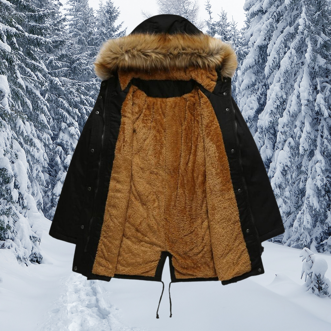 Schwarzer Damen-Parka mit Fellkapuze und braunem Kuschelfutter im Schnee