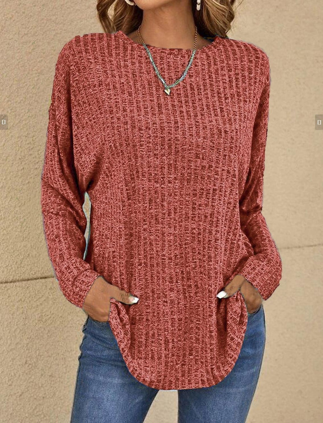 Rostrotes Rippstrick-Oversize-Shirt mit rundem Saum und langen Ärmeln