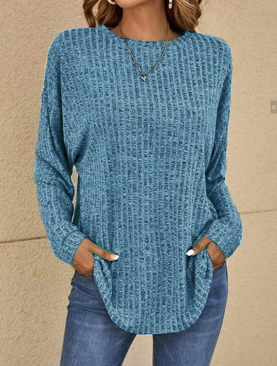 Petrolblaues Rippstrick-Shirt mit lockerem Schnitt und rundem Saum