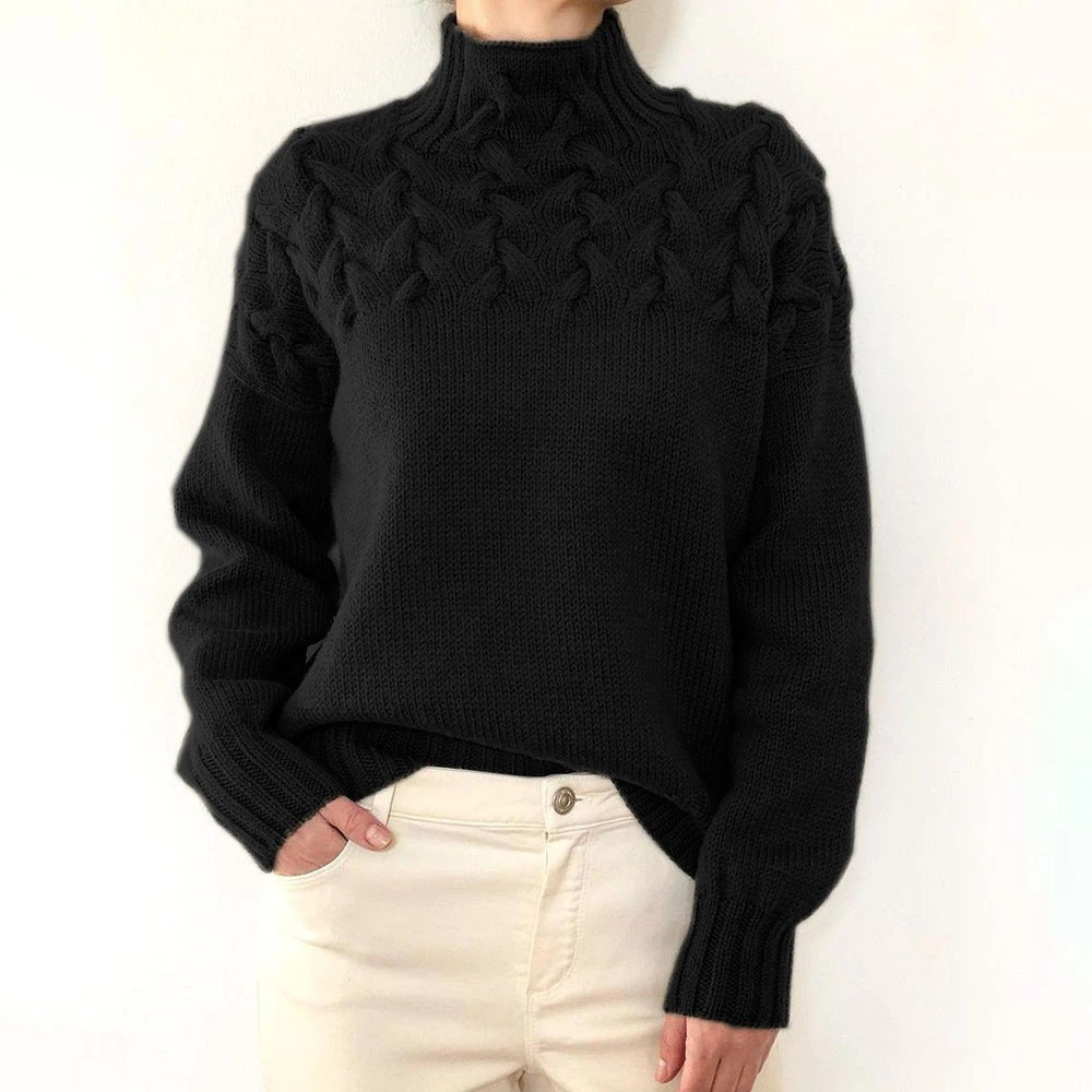 Schwarzer Rollkragenpullover mit Zopfmuster und gerippten Bündchen