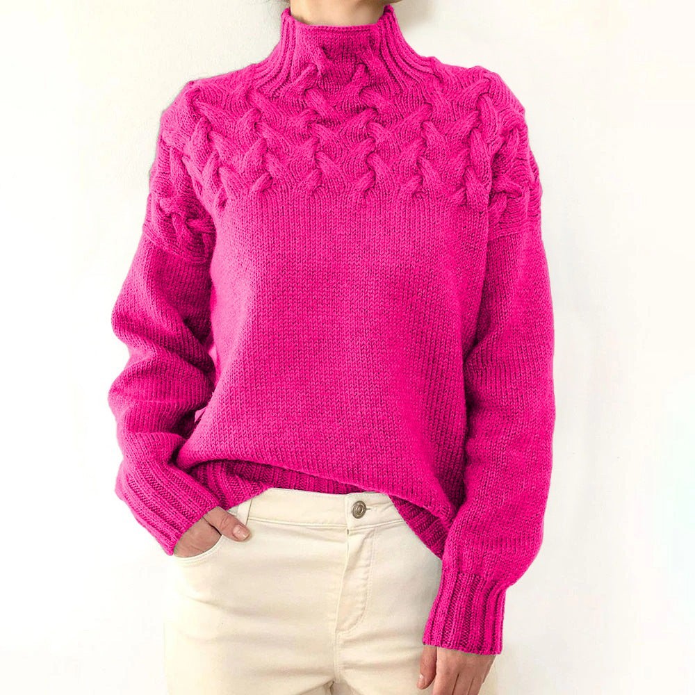 Pinkfarbener Strickpullover mit Zopfmuster-Rundpasse und Rollkragen