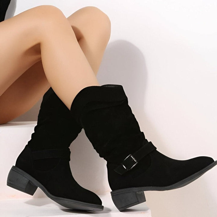 Schwarze Wildleder-Boots mit Raffung und verstellbarer Schnalle