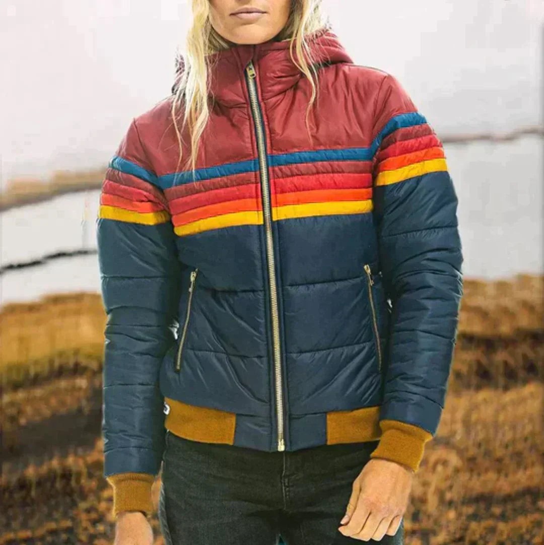 Gesteppte Winterjacke in Petrol mit buntem Streifenmuster und Kapuze