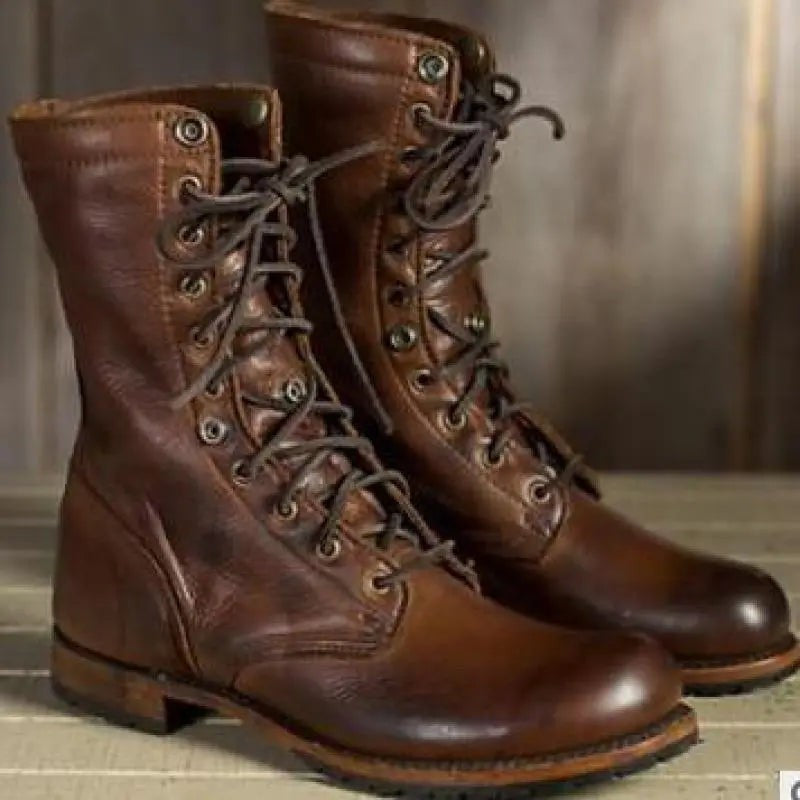 Braune Schnürstiefel aus veganem Leder mit Blockabsatz und Gummisohle