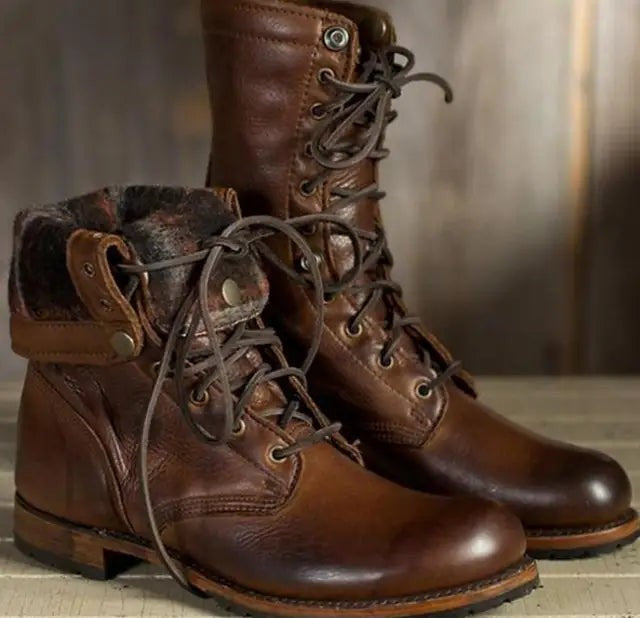 Schnürstiefel mit Fellkragen und rustikaler brauner Lederoptik