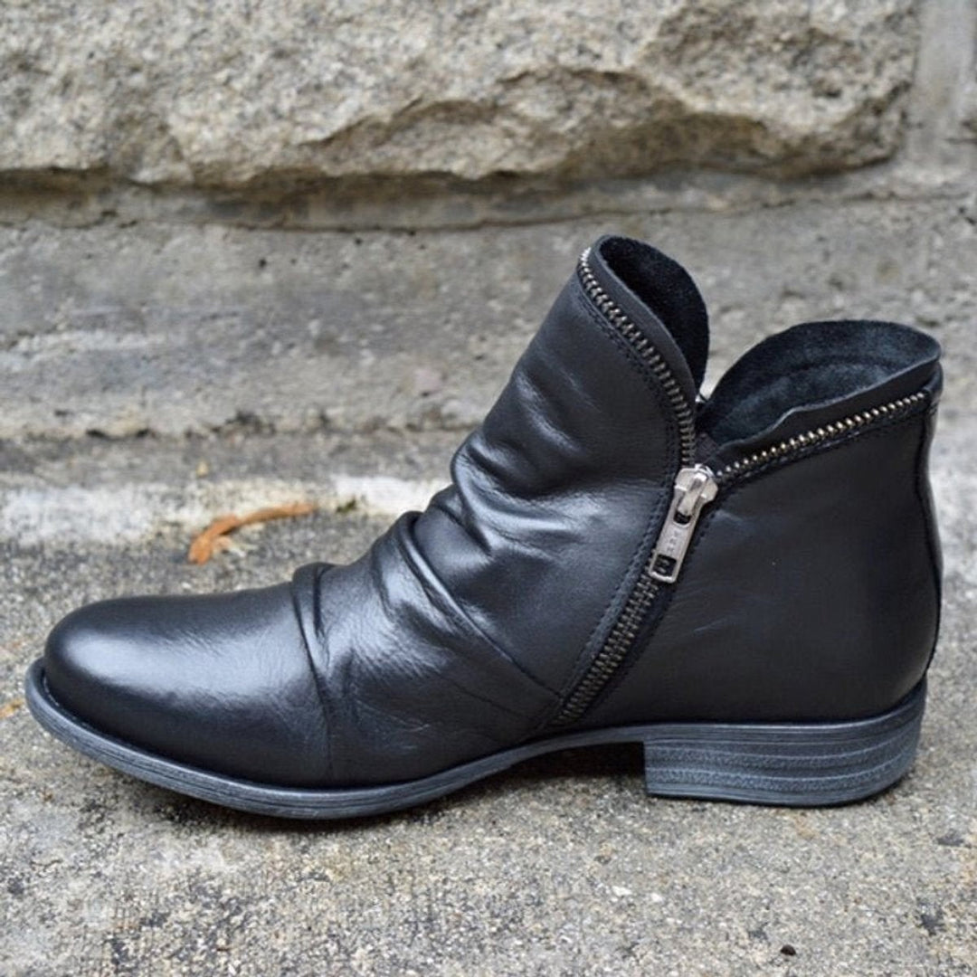 Schwarze Stiefelette aus veganem Leder mit Blockabsatz und Zierreißverschluss