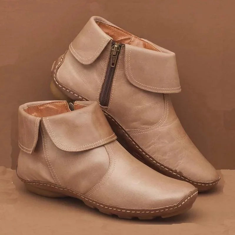 Beige Stiefelette aus veganem Leder mit Umschlagdesign und Reißverschluss
