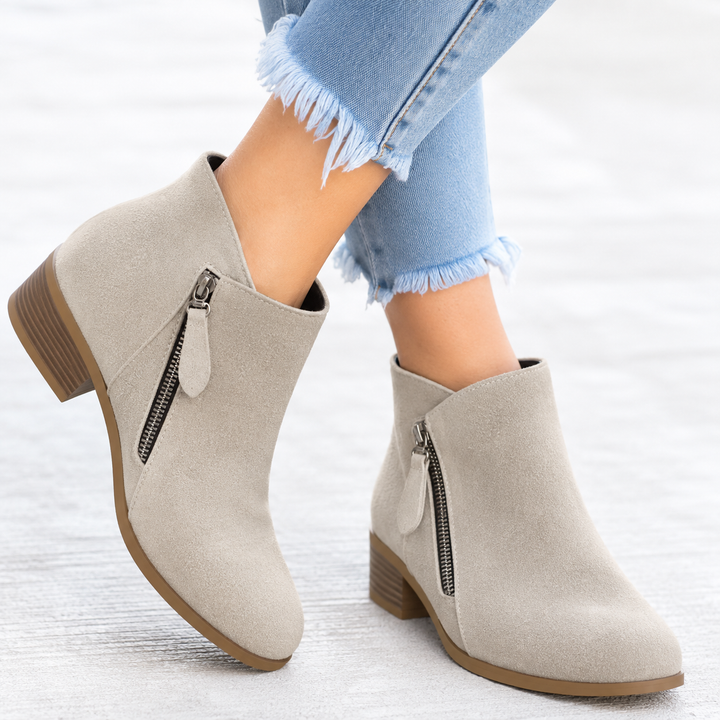 Beige Stiefeletten im Wildleder-Look mit Reißverschluss an beiden Füßen
