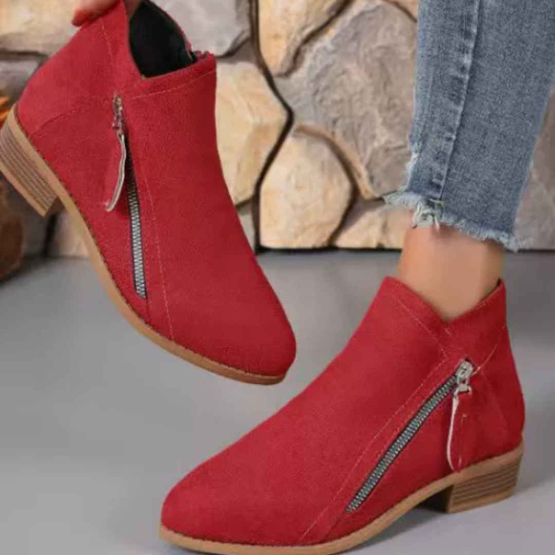 Rote Stiefelette im Wildleder-Look mit Kontrastnähten und seitlichem Reißverschluss