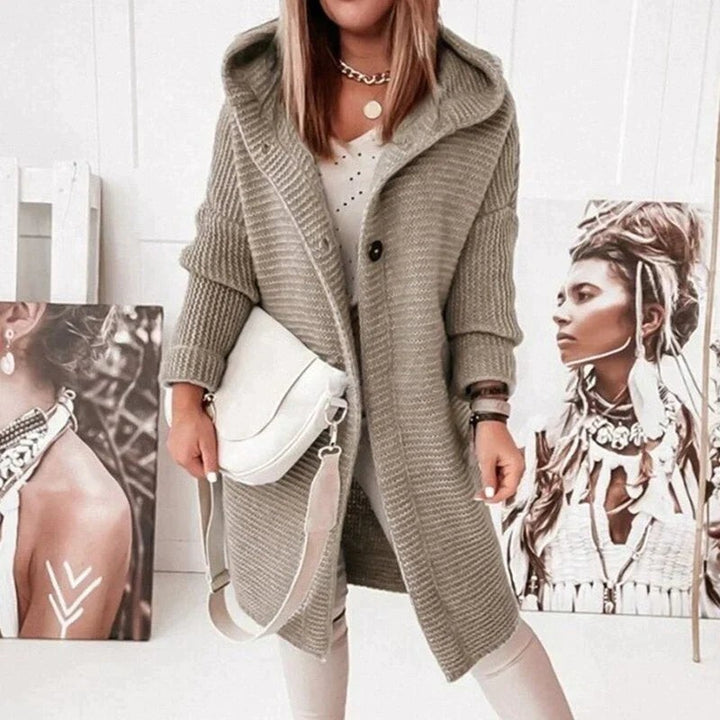 Beige Strickjacke mit Kapuze im Grobstrick-Design, Frontansicht
