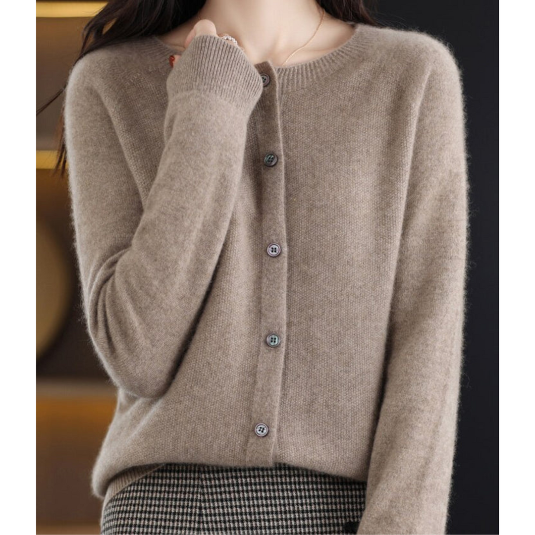 Charlotte | Damen Strickjacke mit Rundhalsausschnitt Knopfleiste Gerippten Bündchen Taillierter Schnitt - image 10
