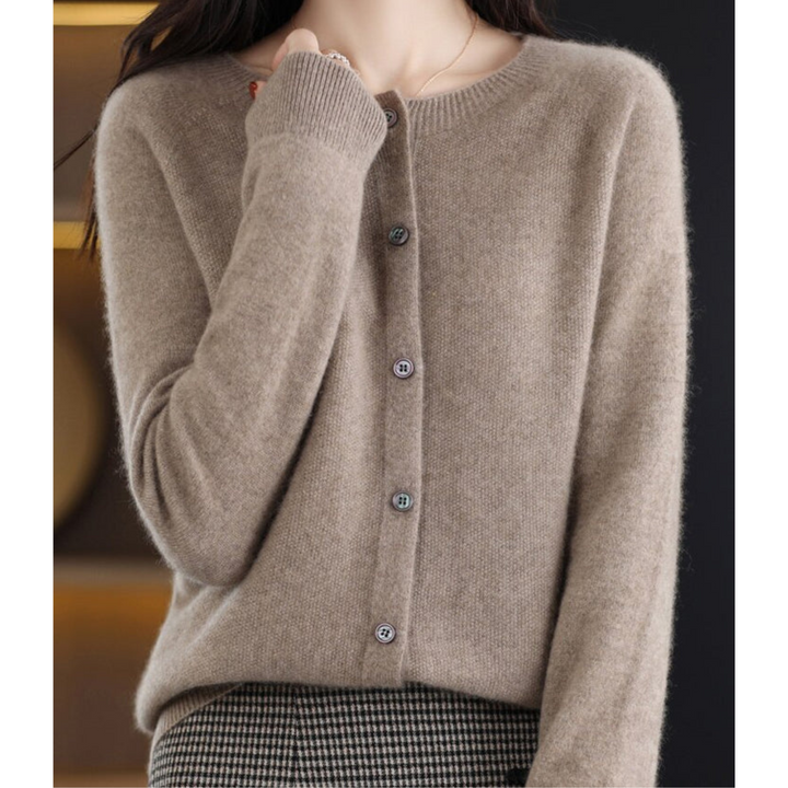 Charlotte | Damen Strickjacke mit Rundhalsausschnitt Knopfleiste Gerippten Bündchen Taillierter Schnitt - image 10