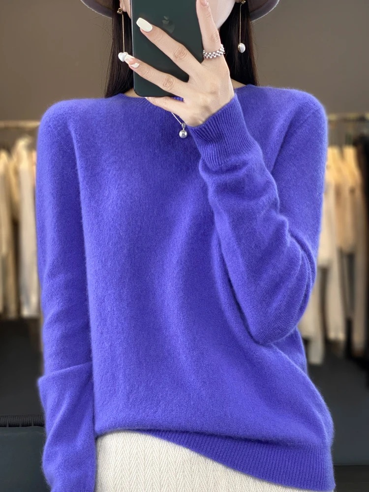 Violetter Strickpullover mit Rundhalsausschnitt und weicher Strickstruktur