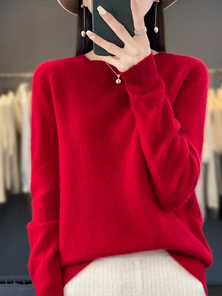 Roter Strickpullover mit Rundhalsausschnitt in klassischer Basic-Optik