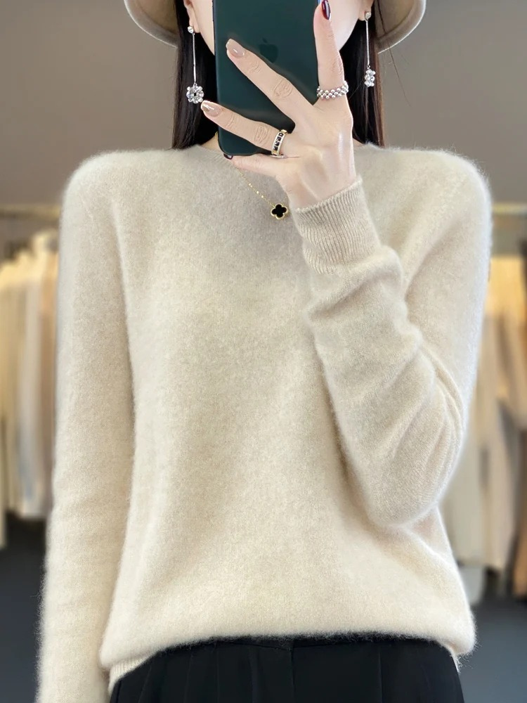 Cremefarbener Strickpullover mit Rundhalsausschnitt und langen Ärmeln