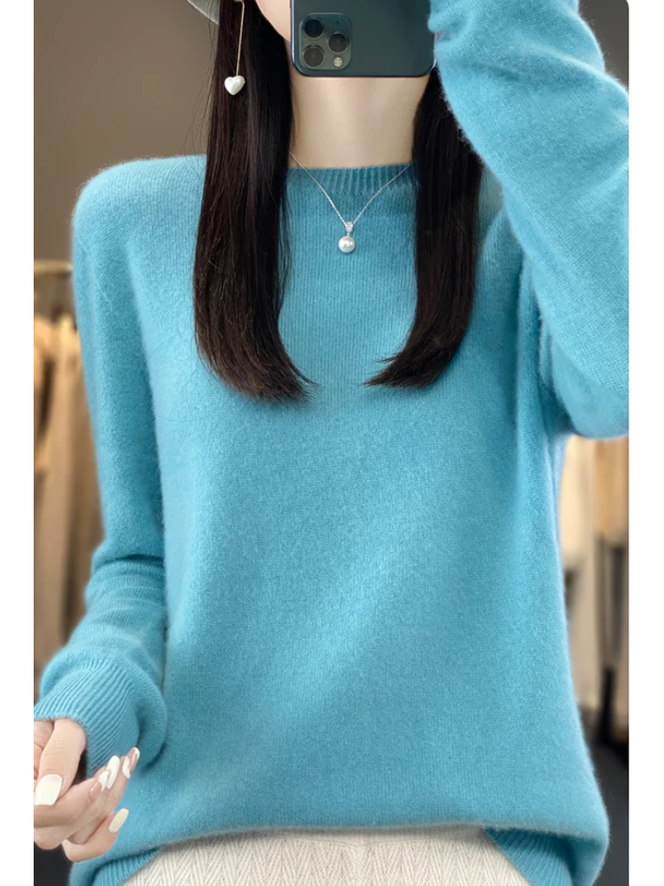 Türkisfarbener Strickpullover mit weitem Rundhalsausschnitt und Langarm