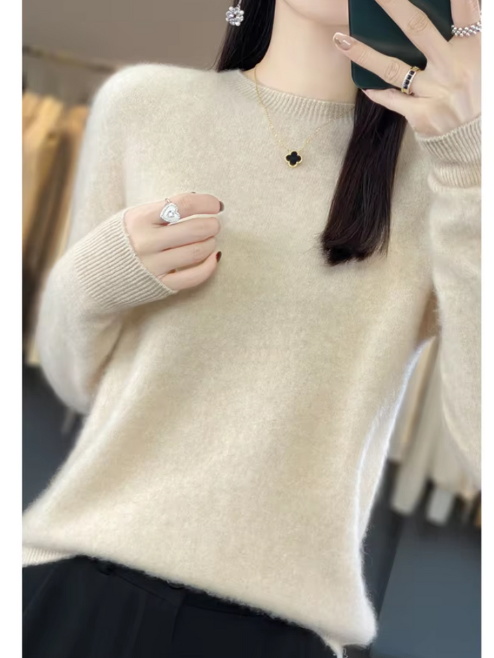 Beigefarbener Strickpullover mit Rundhalsausschnitt und weicher Wolloptik