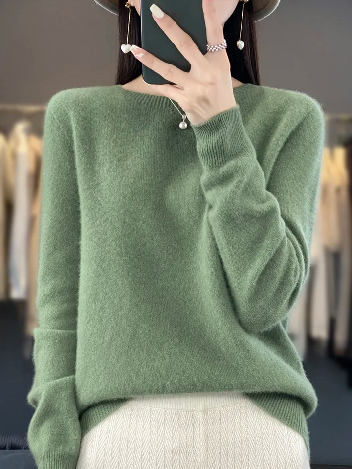 Salbeigrüner Strickpullover mit Rundhalsausschnitt und Rippbündchen