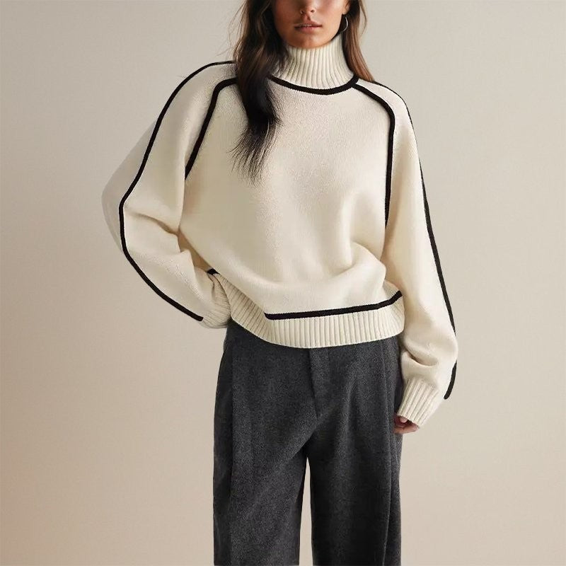 Weißer Strickpullover mit Rollkragen zu grauer Stoffhose kombiniert