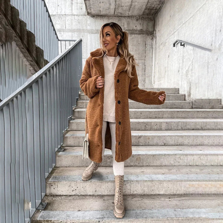 Camelfarbener Teddymantel lang mit Reverskragen im Outdoor-Look