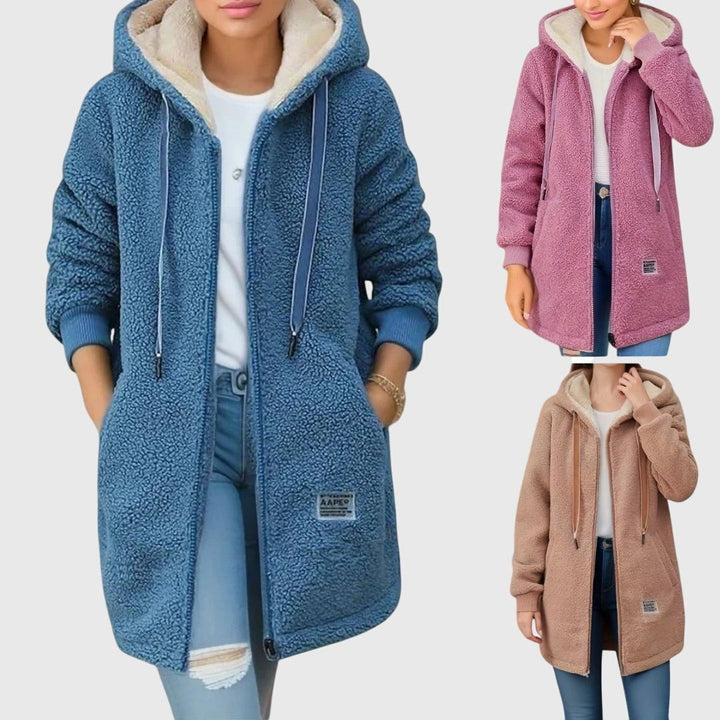 Teddyfleece-Mäntel mit Kapuze in Blau, Rosa und Beige im Farbvergleich