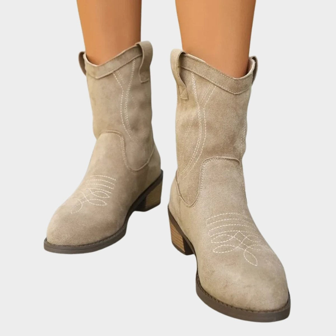 Cowboystiefelette in Beige aus veganem Wildleder mit Western-Stickerei und Blockabsatz
