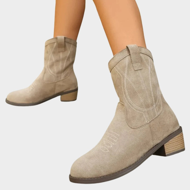 Beige Western-Stiefelette mit Stickerei-Detail und rutschfester Sohle im Seitenprofil
