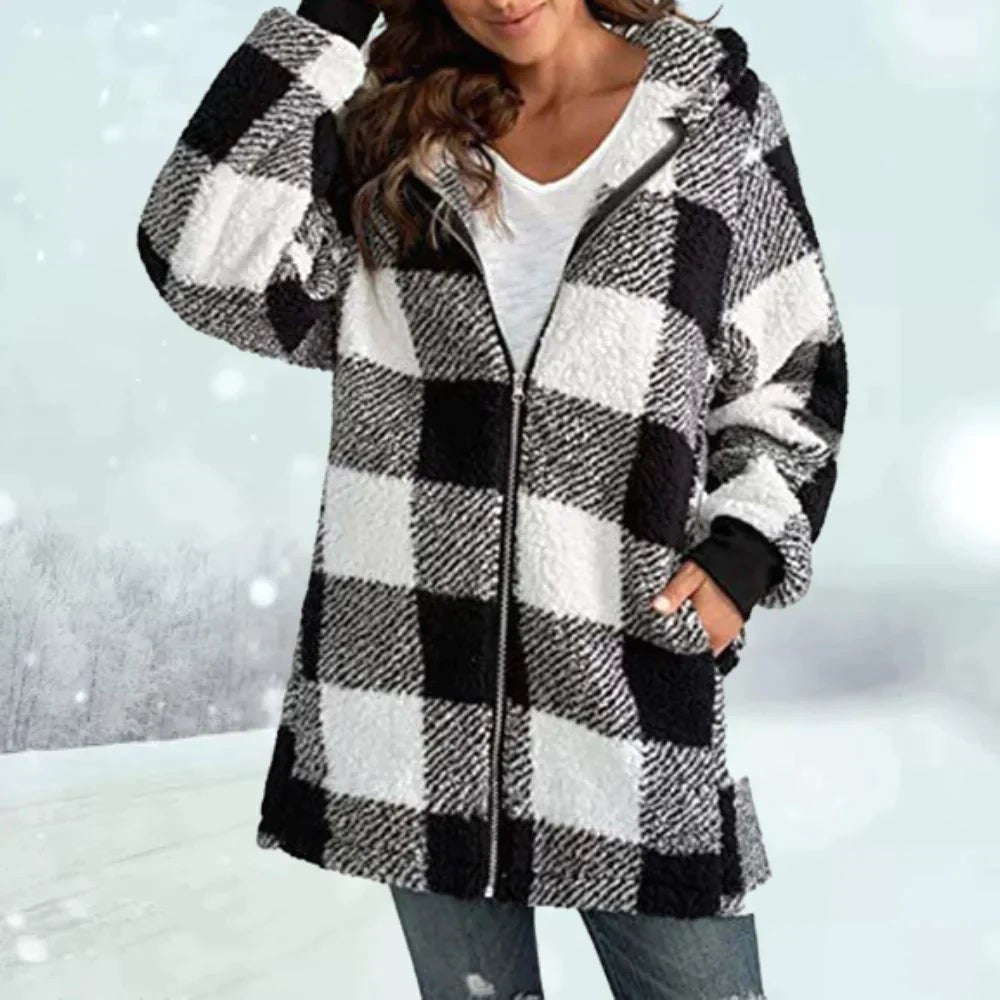 Flauschige Karo-Winterjacke mit Kapuze in Schwarz-Weiß