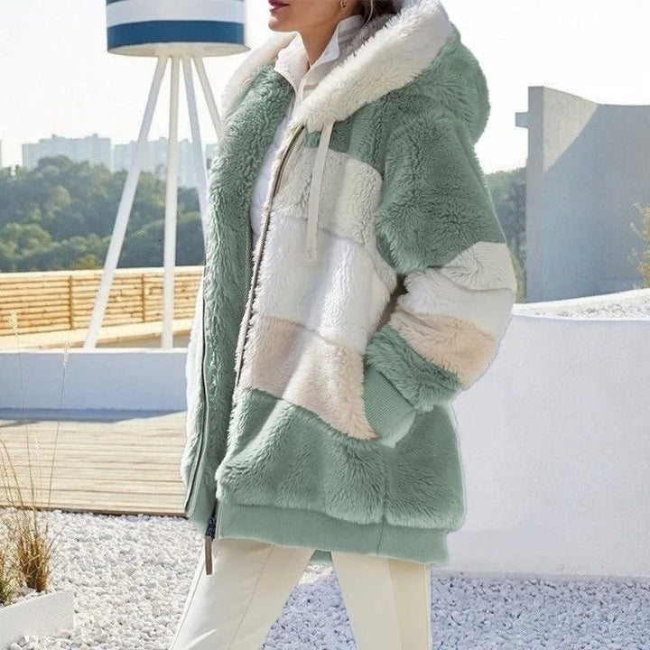 Teddyfell-Jacke in Mint mit Colorblock-Muster und Reißverschluss