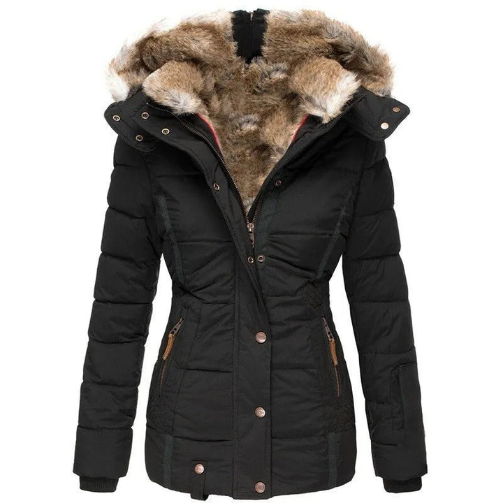 Schwarze Winterjacke mit Kunstfellkapuze und taillierter Steppung, Vorderansicht