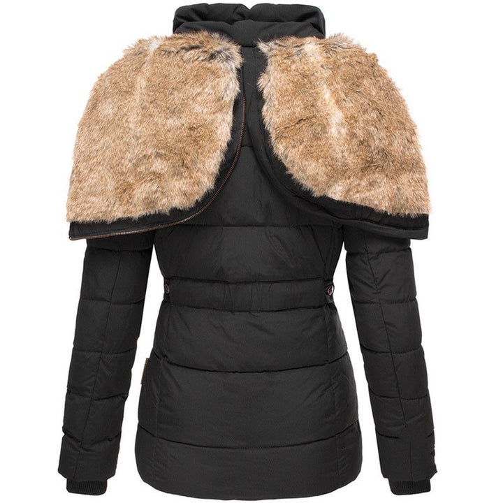 Schwarze Jacke mit abnehmbarer Fellkapuze, Rückenansicht mit Reißverschluss