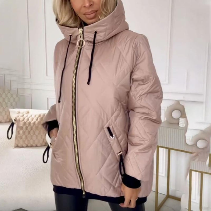 Gesteppte Winterjacke in Rosa mit Kapuze und Kontrastbündchen an Ärmeln