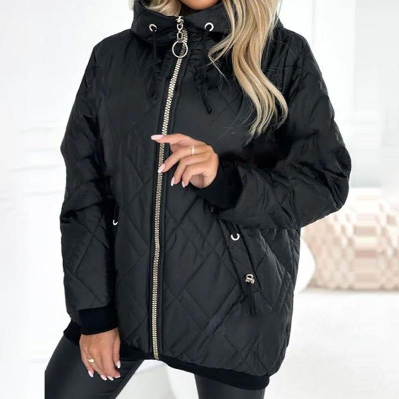 Schwarze Winterjacke mit Kapuze, Rautensteppung und Kontrastbündchen